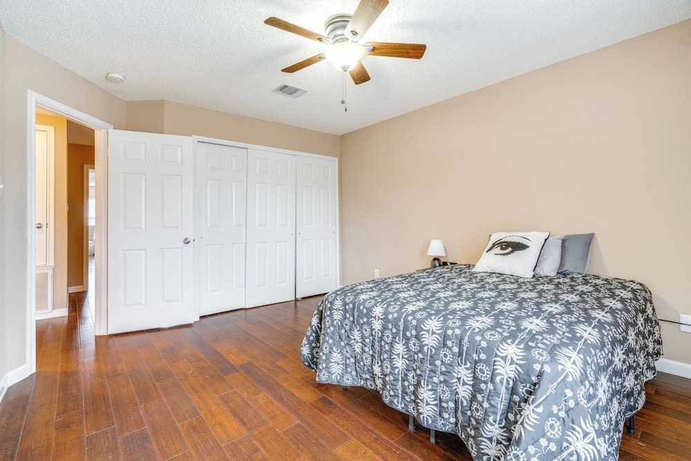6 Mi to Lake Travis: Spacious Cedar Park Home!