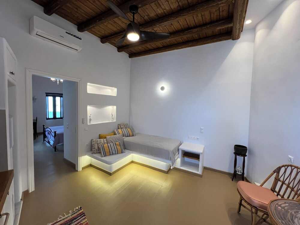 15th Cent. Katharsis Retreat Naxos Old T