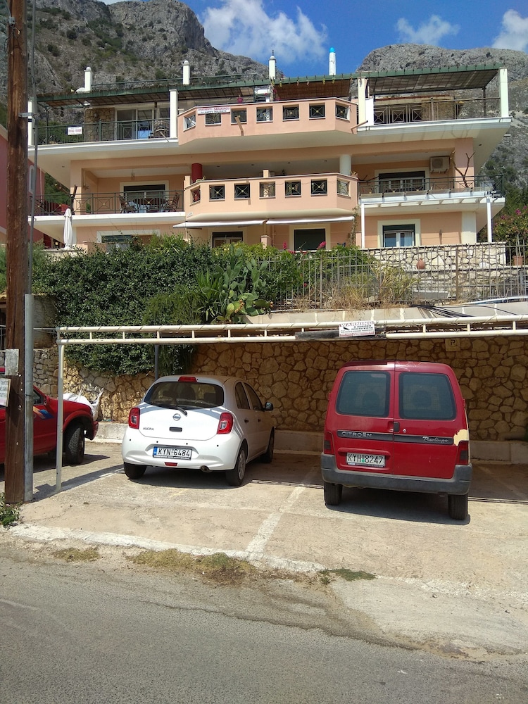 Sarakinos Apartments