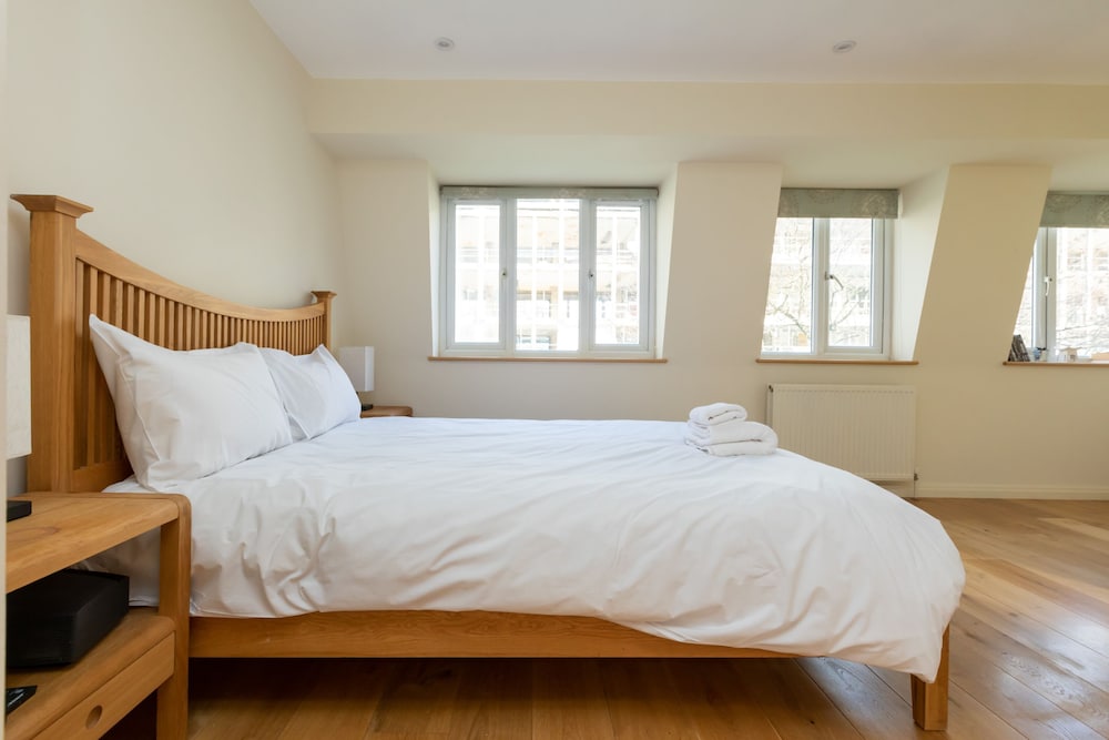 Modern and Bright 3 Bedroom House in Paddington