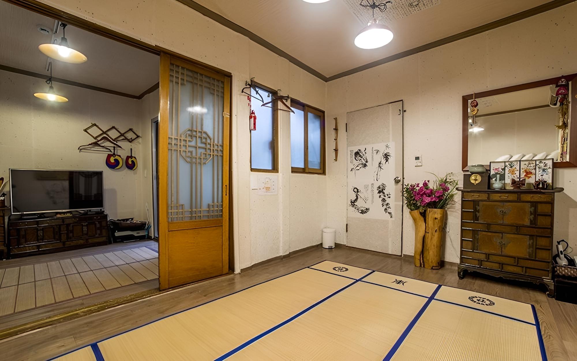 Jongno Punggyeong Hanok Stay view 3