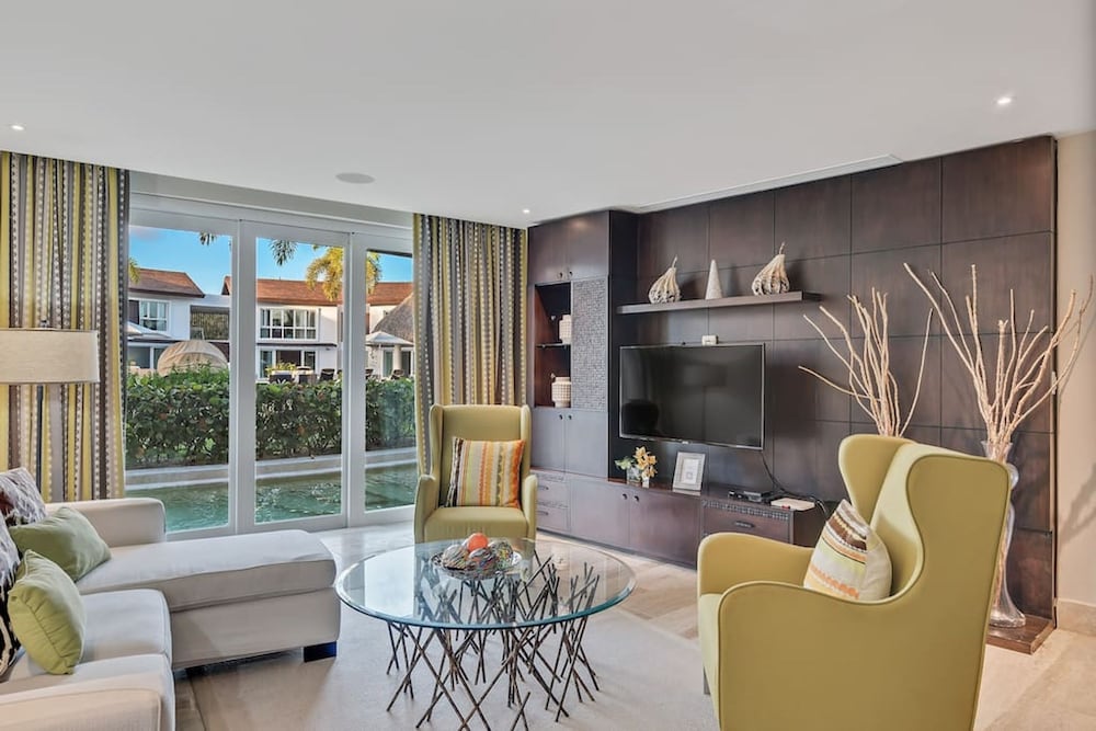 Luxurious 8-bedroom Dreamy Villa