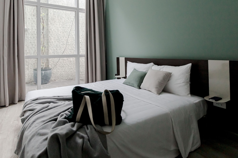 Blue Arch Suites - The Notre Dame Saigon