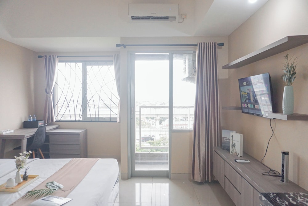 Good Choice and Comfy Studio Apartment at LRT City Jatibening