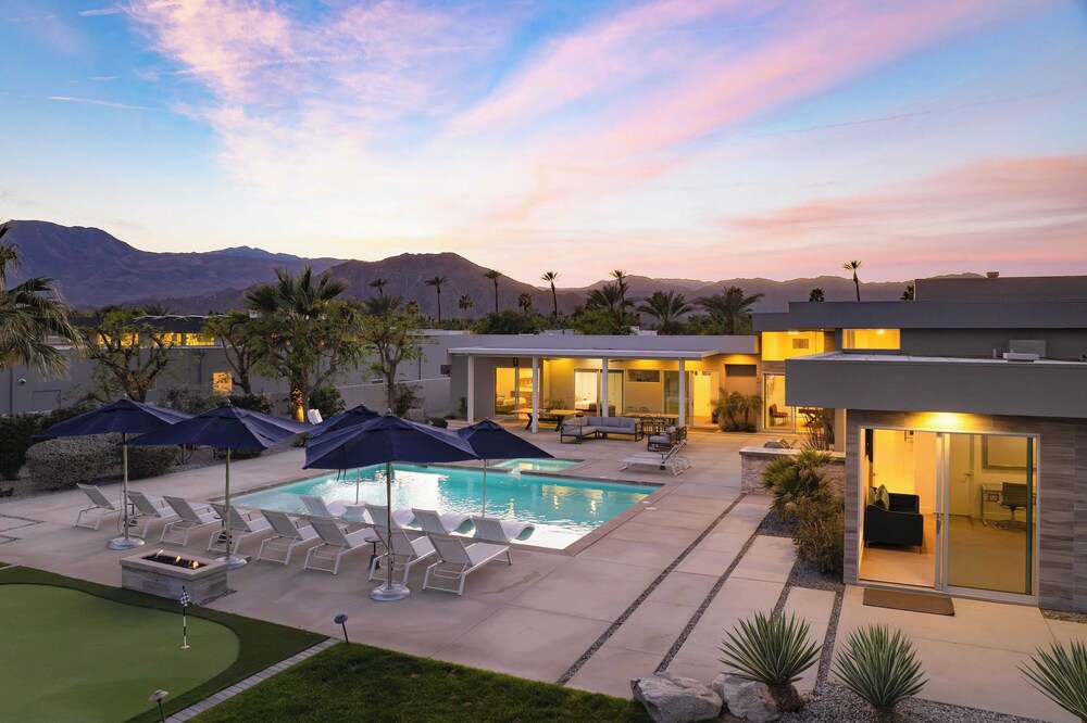 Sleeps 28! 2 Luxe Villas w/ Pool & Putting Green Polo Villas Nova by Avantstay