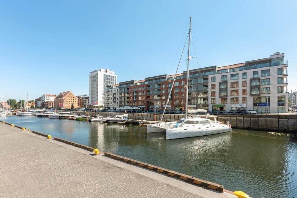 Hotel Waterlane Riverside SPA, Pool & Gym by Downtown Apartments - Image 1