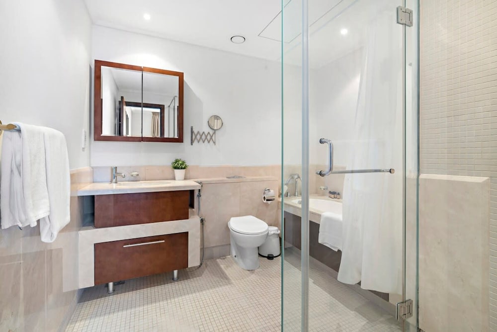 Silkhaus High Floor in Southridge Modern Tower