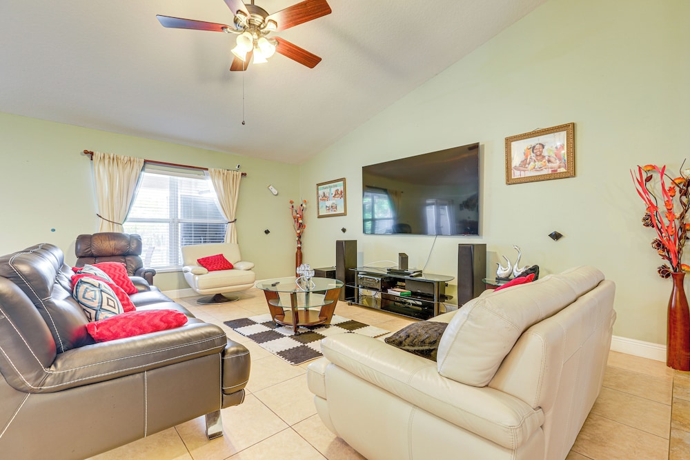 Screened Patio & Hot Tub: Port St Lucie Home!