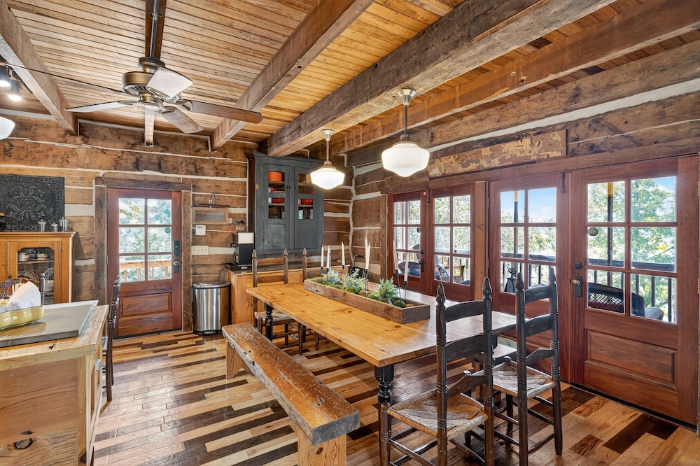 Cabin Unbound - Historic Lakefront Comfort 4 Bedroom Cabin