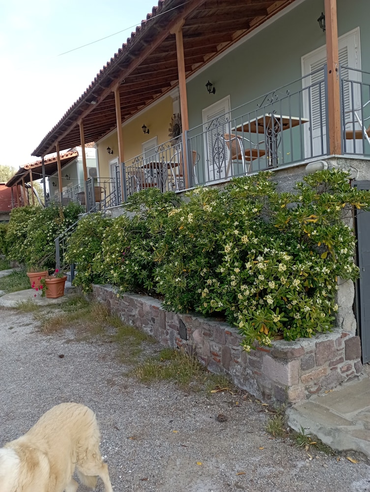 Paradisos studios view 4