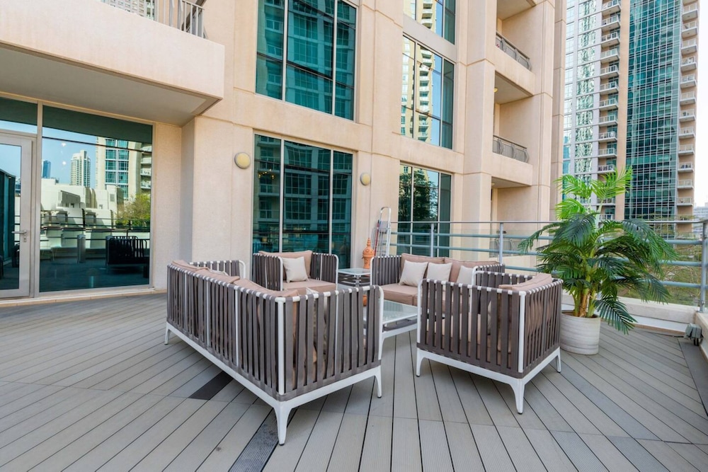 Stylish and Central 1 BD in Downtown Dubai