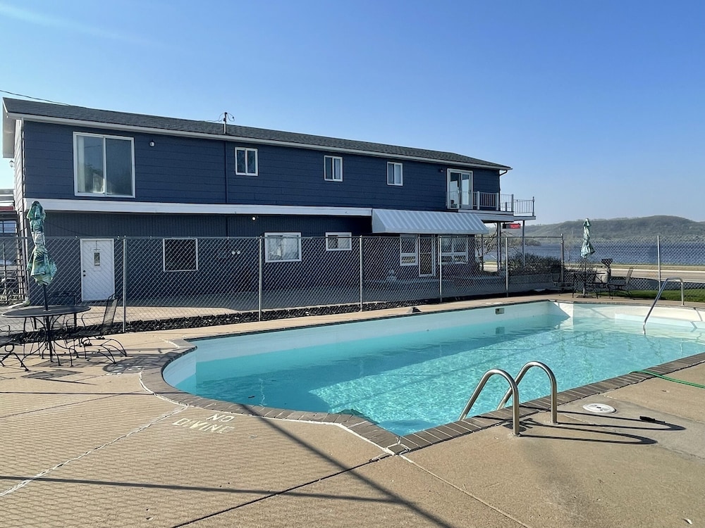 Sunset Motel view 4