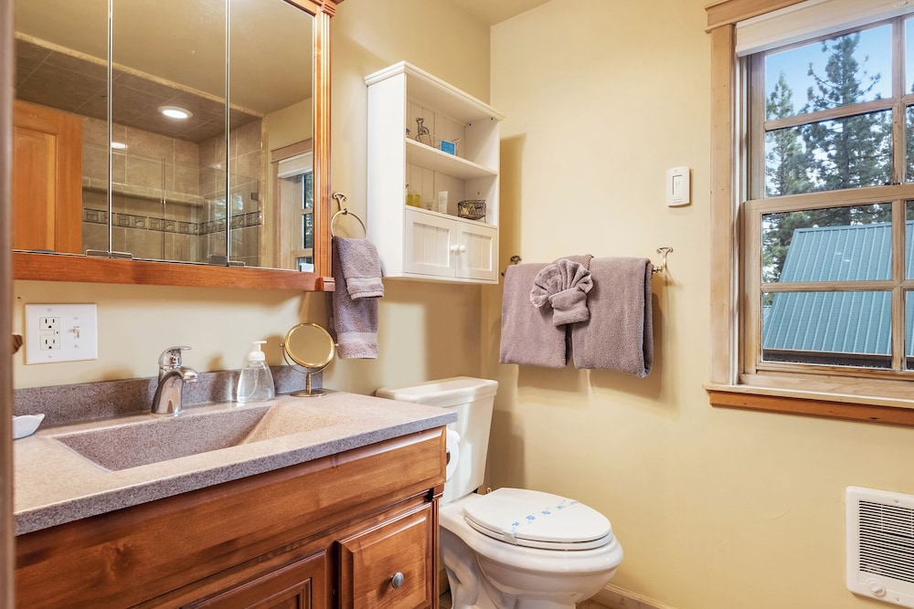 Tahoe Mountain Retreat Sleeps 12!