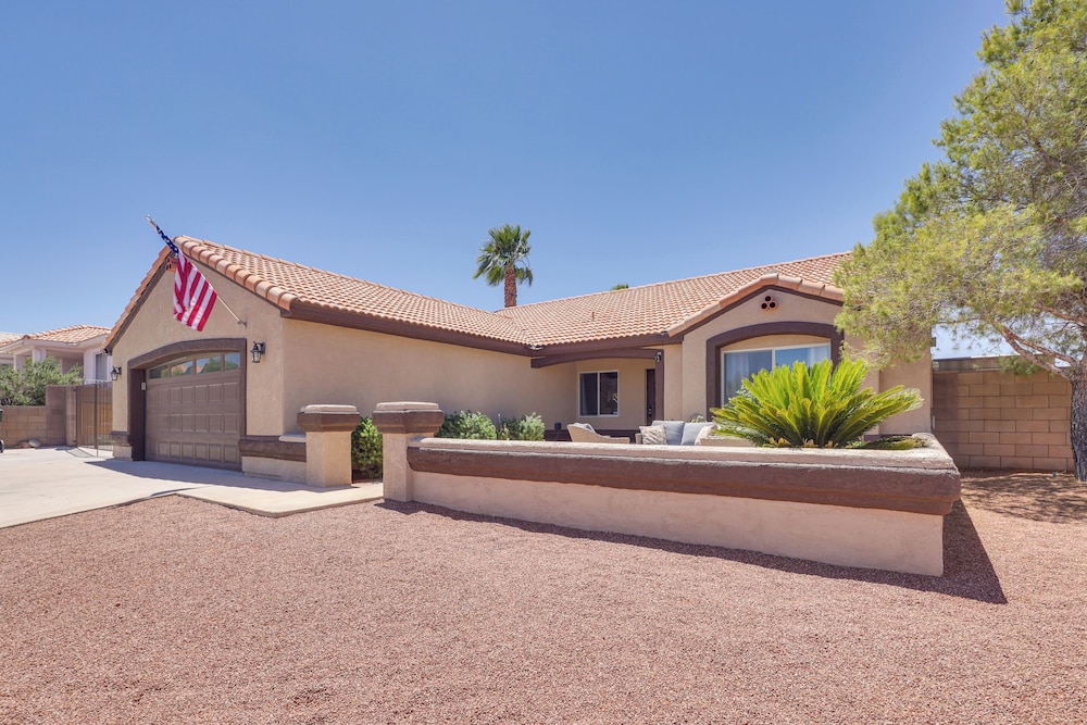 Lovely Bullhead City Retreat w/ Patio & Grill!