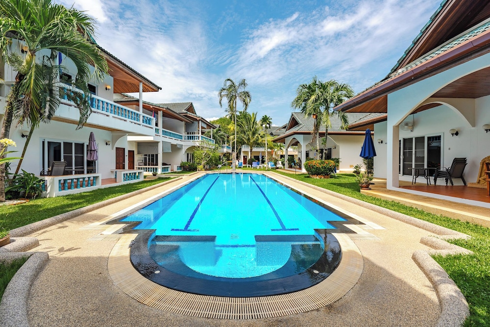1BR Apt Poolside Near Yanui Beach V201