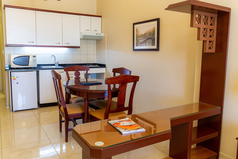 Comfort Hotel Suites