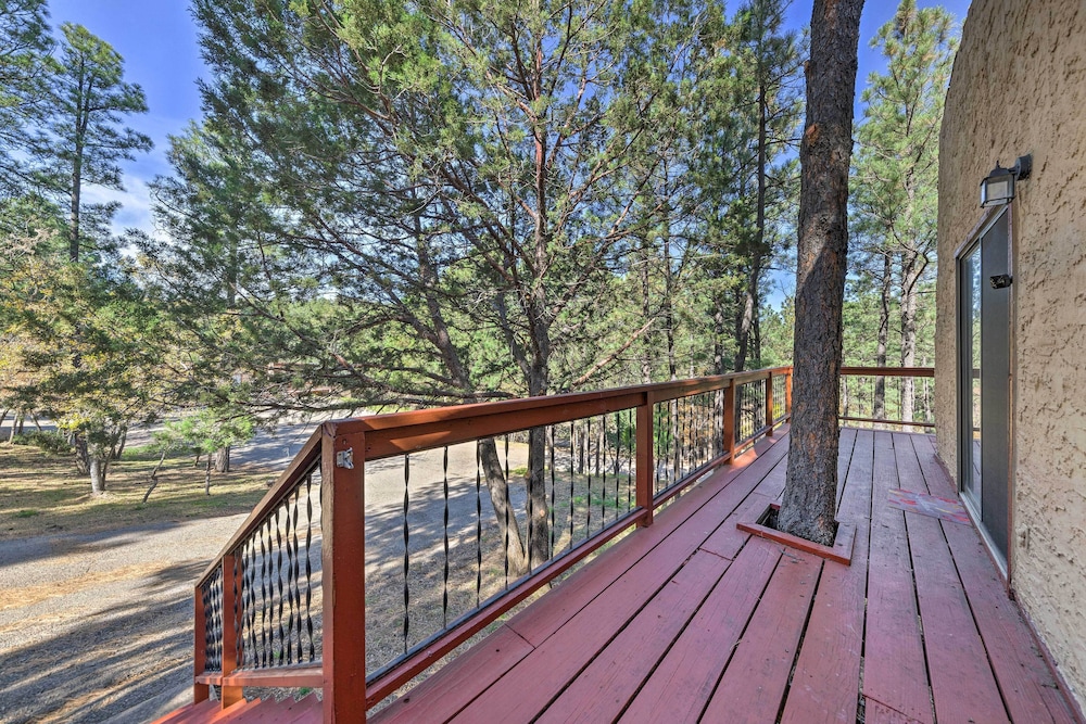 All-season Alto Getaway w/ Fire Pit & Deck!