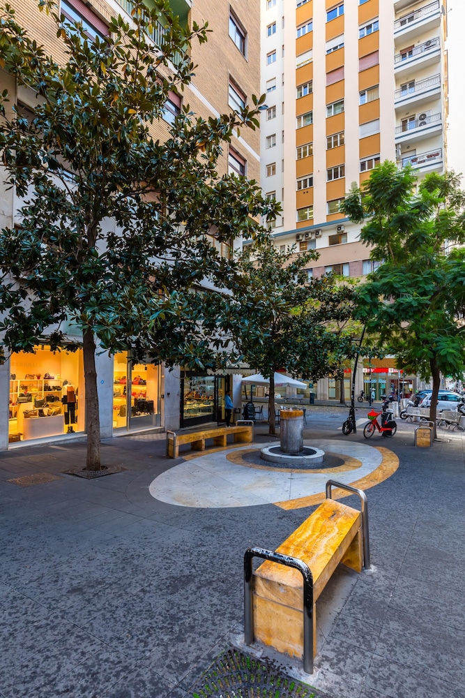 Stylish Apartment a Piazza Municipio by Wonderful Italy