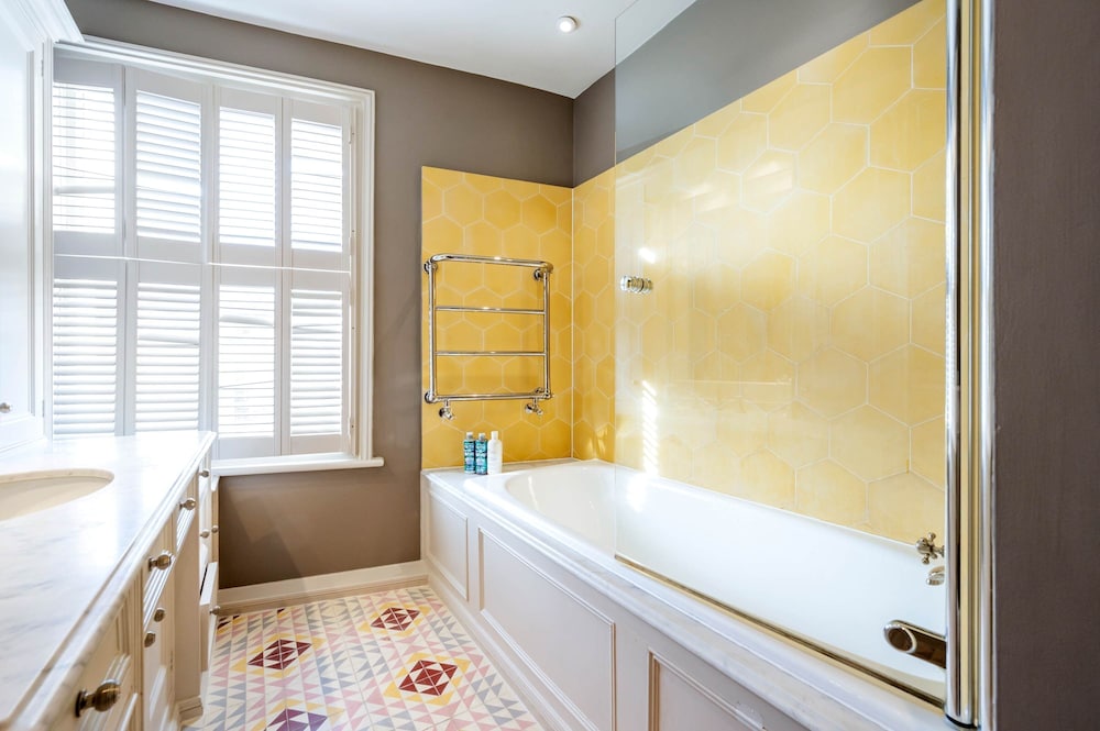 The Chelsea Flower 2 bed -by Out of Office Lifestyle