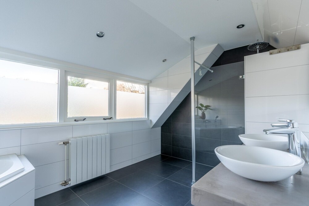 Villa With Finnish Sauna and Outdoor Shower