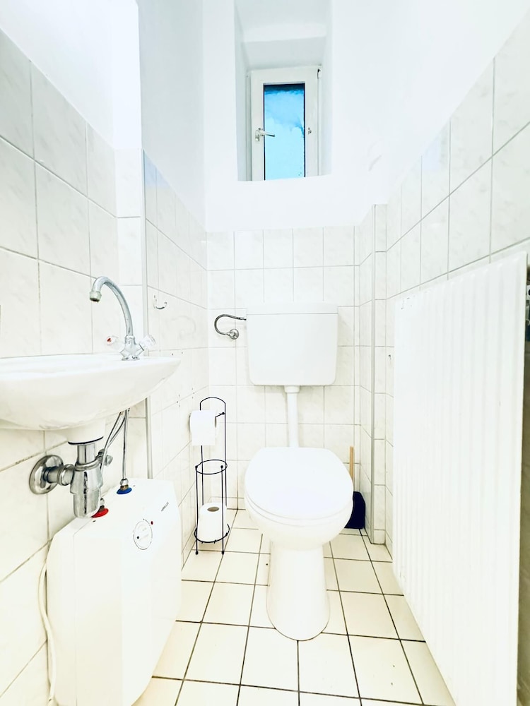 Bright 3BR Appt Steps from FAC Platz