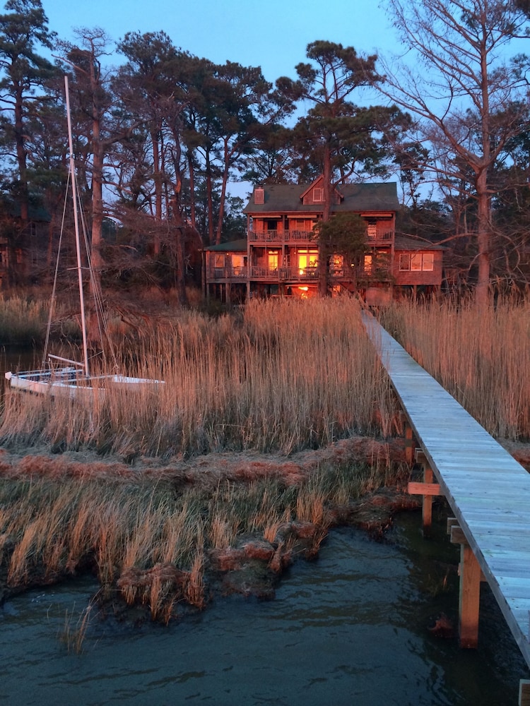 Cypress Moon Inn