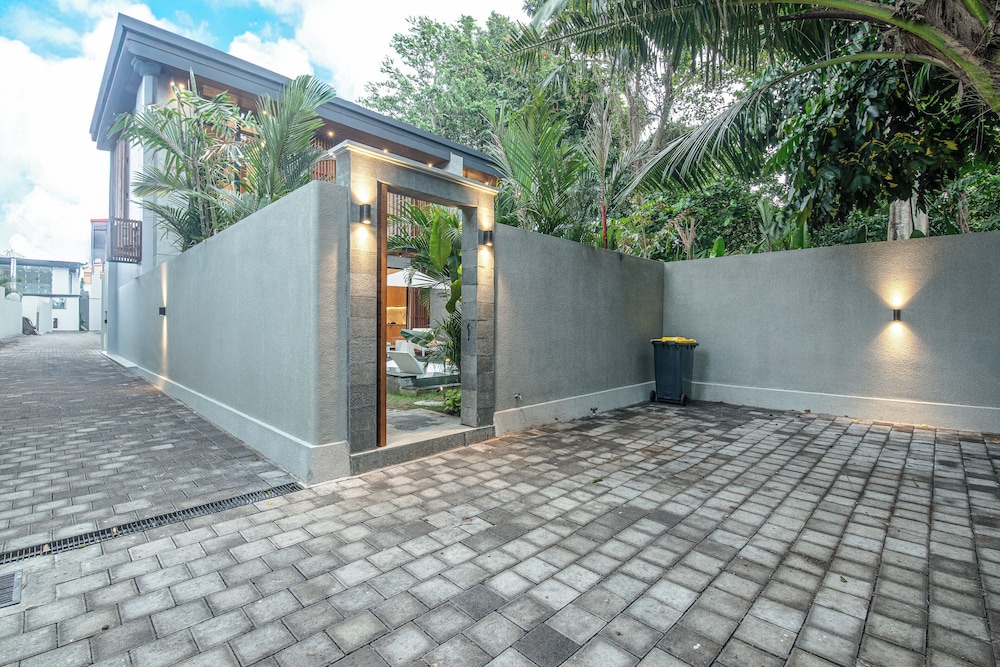 Enchanting 5BR Canggu Villa Moments to Sea