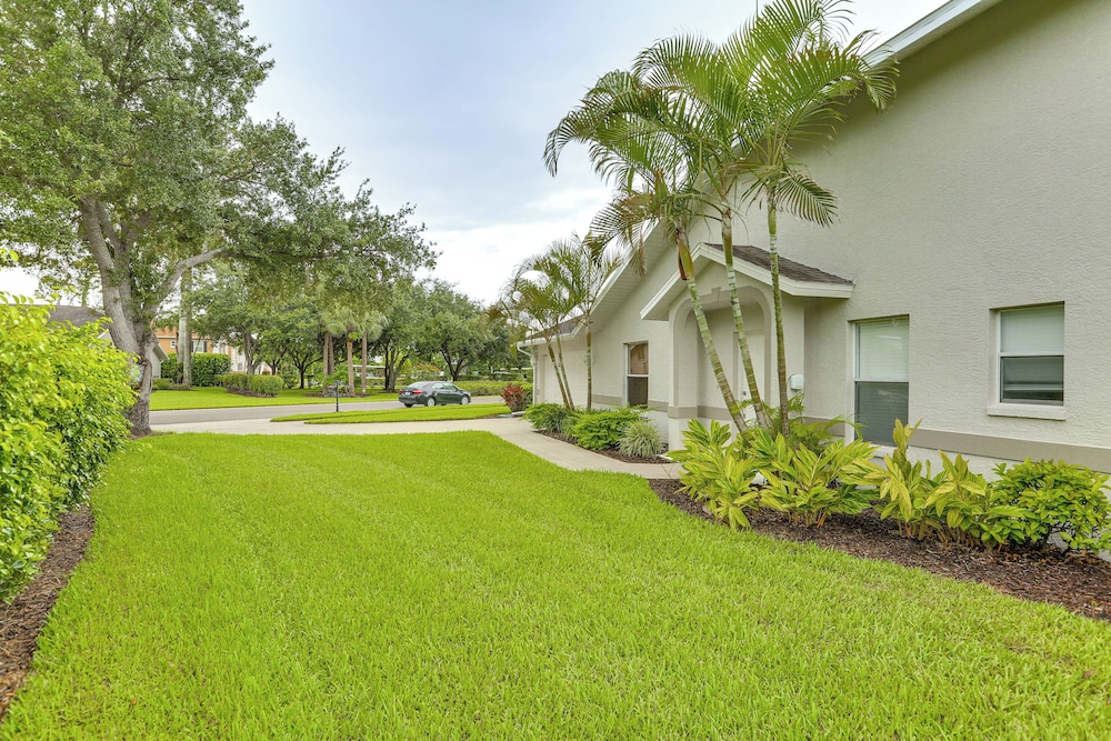 5 Mi to Naples Beach - Getaway w/ Screened Lanai!