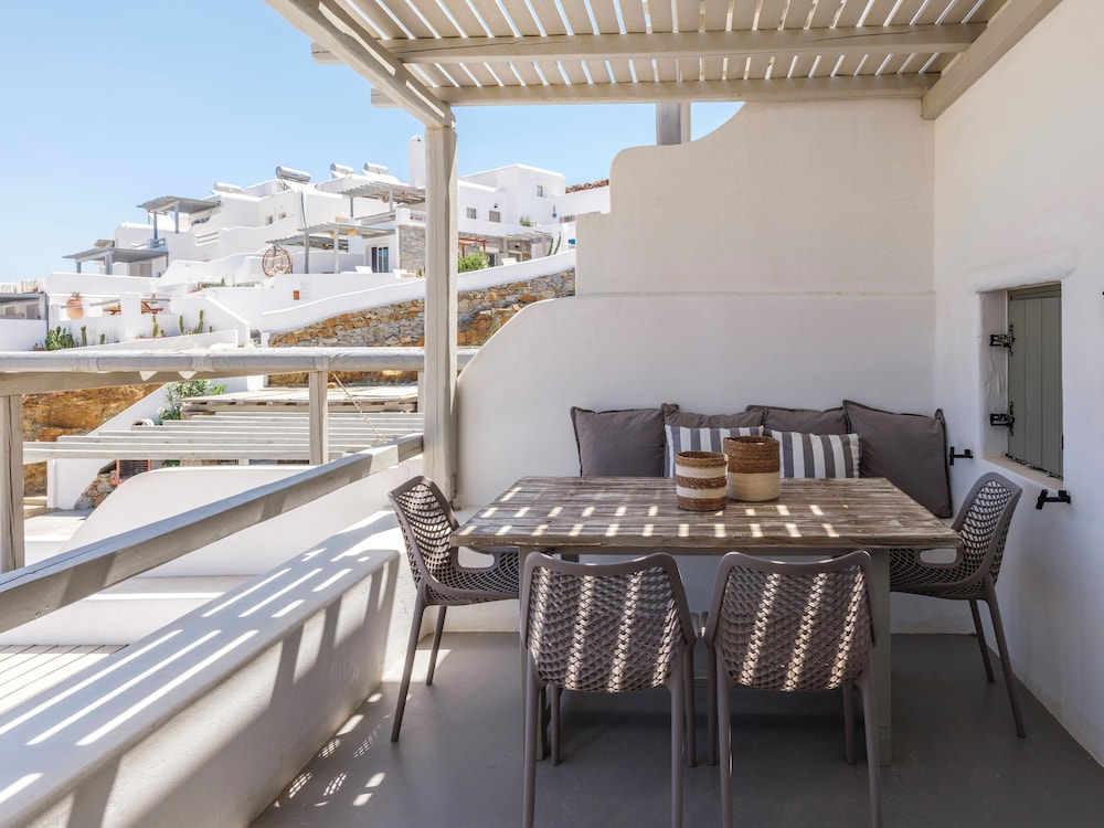 Mykonist Merchia Beach Villas & Suites