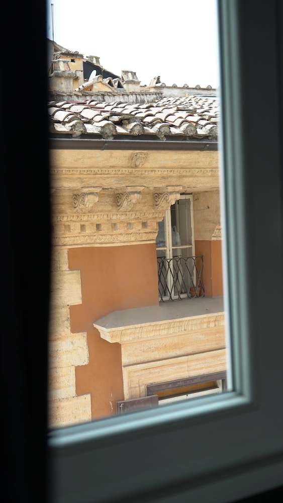 Rhome Luxury suite
