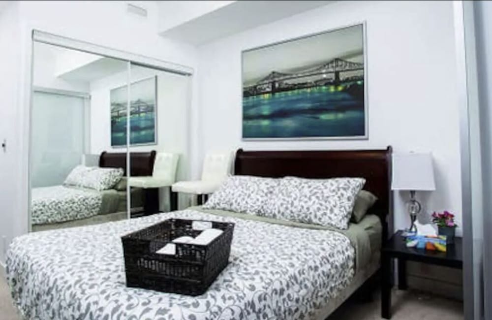 Luxury Condos at York Street - Image 2