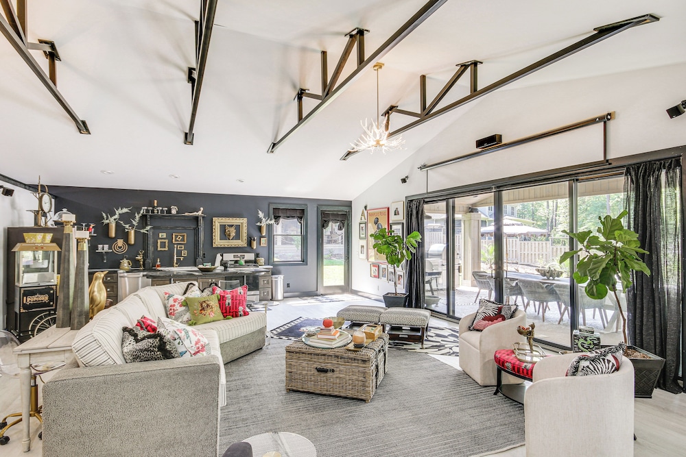 Lake Murray Studio w/ Pool & Hot Tub in Prosperity