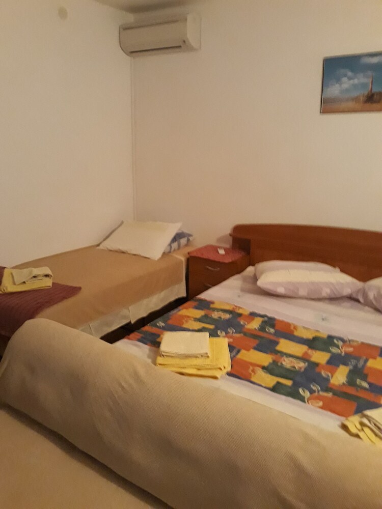 Charming Palit Kroatien Holiday House With Garden view 2