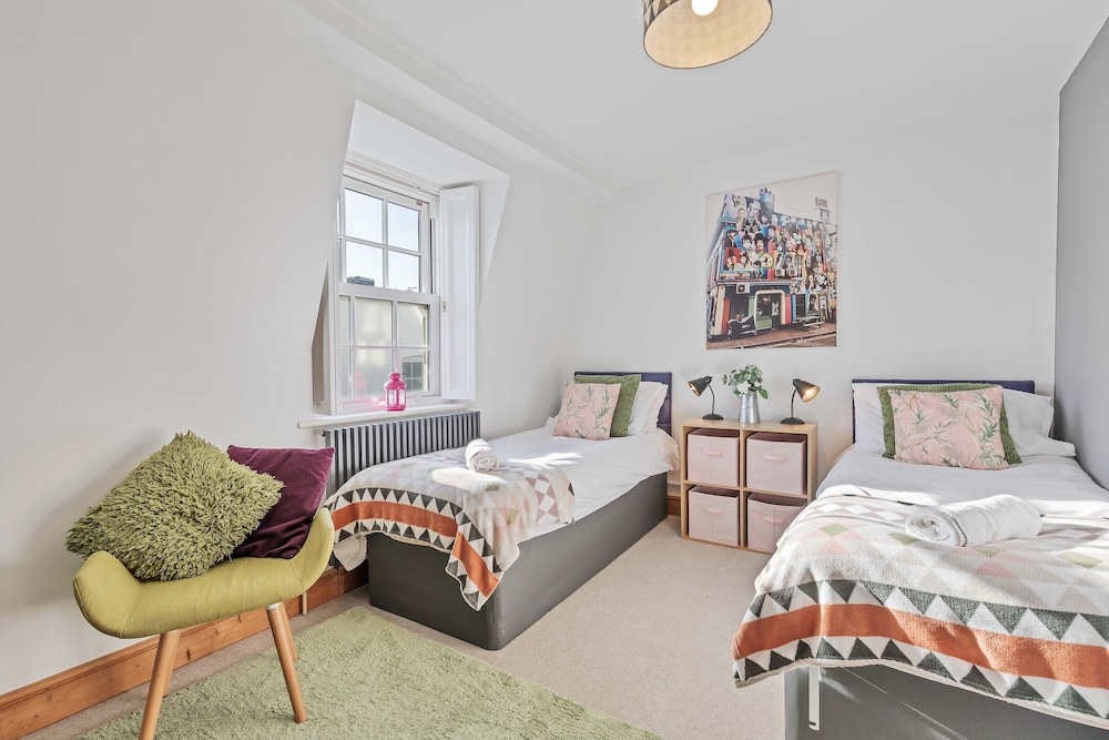 Pebble Mews House | By My Getaways | Parking for one small car