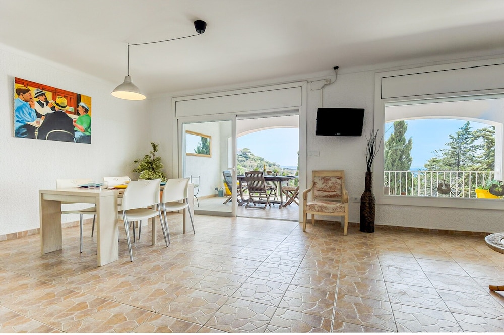Apartment in Roses Near Canyelles Beach