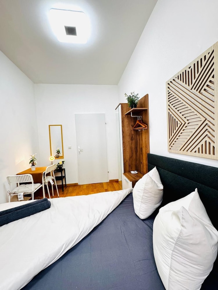 Affordable 4BR Near Stadthalle