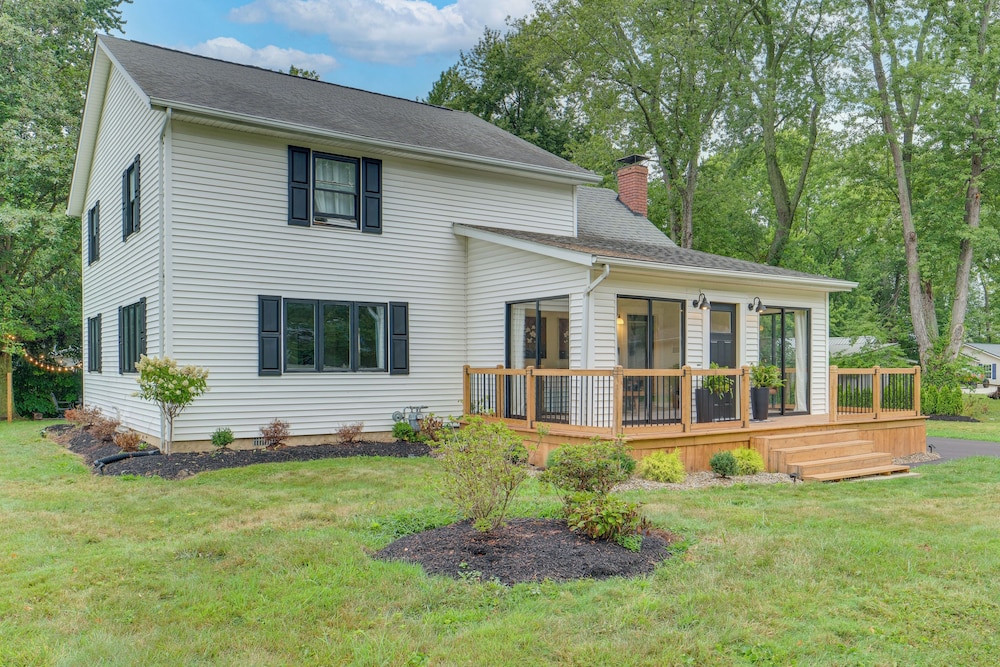 < 1 Mi to Lake Erie: Home w/ Hot Tub & Game Room!
