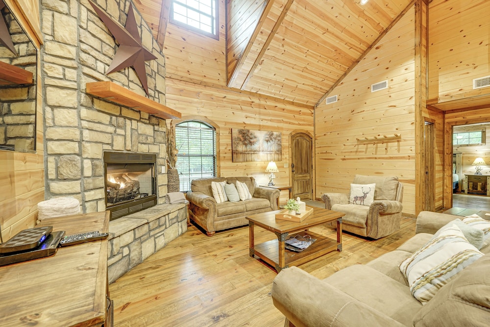 Pets & Families Welcome: Secluded Broken Bow Cabin
