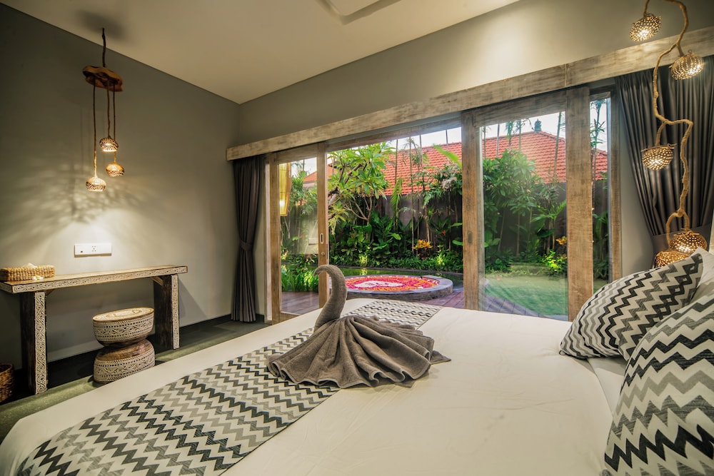 Luxury-Sang Villa-Central Sanur