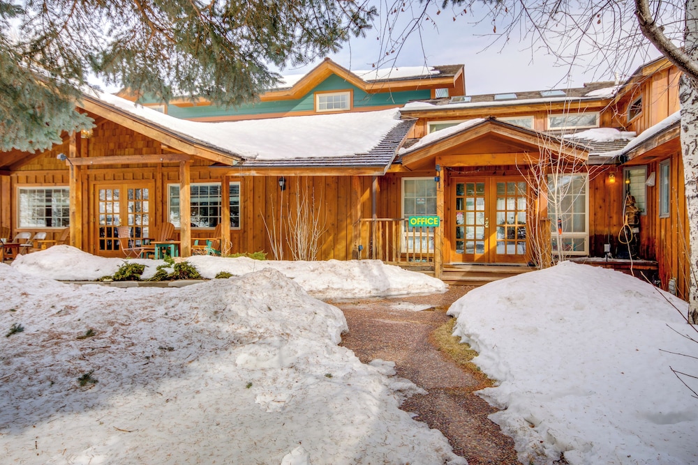 Views + Trail Access: Scenic Montana Ranch Retreat