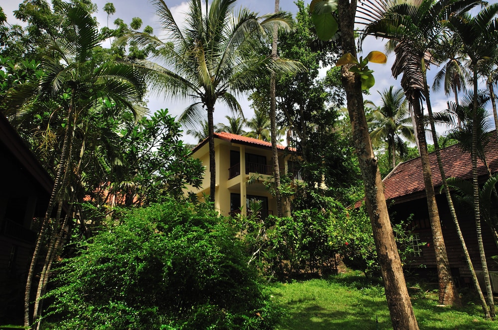 Baan Mai Beachfront Phuket Lone Island