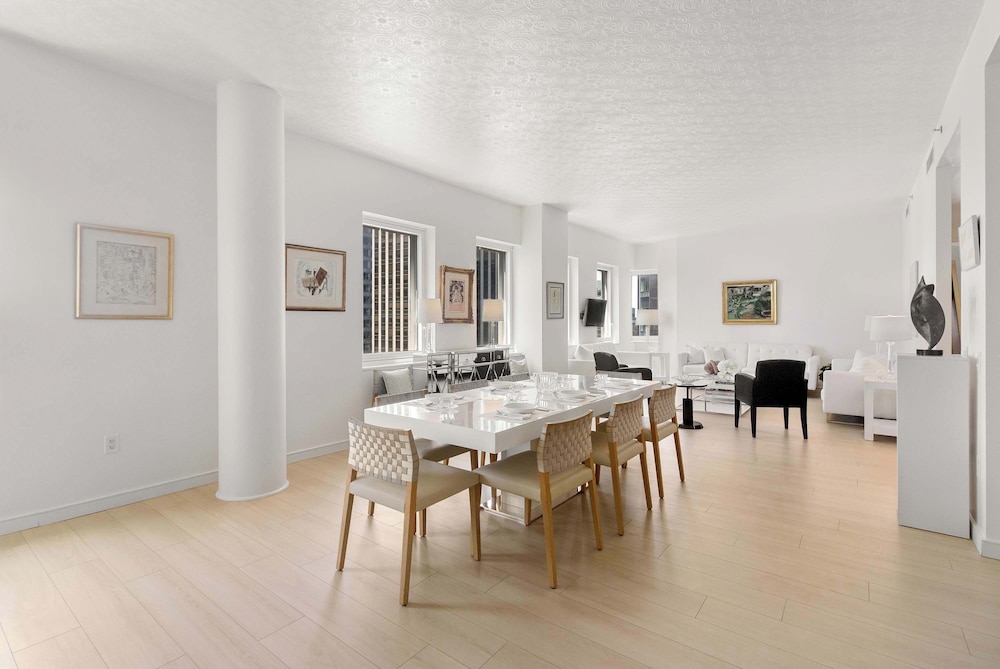 Luxury 4brm 2500 sq ft Penthouse - Walk to Times Square