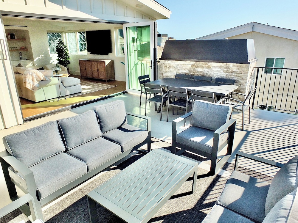 Beach Paradise Stunning 3-story in Long Beach!