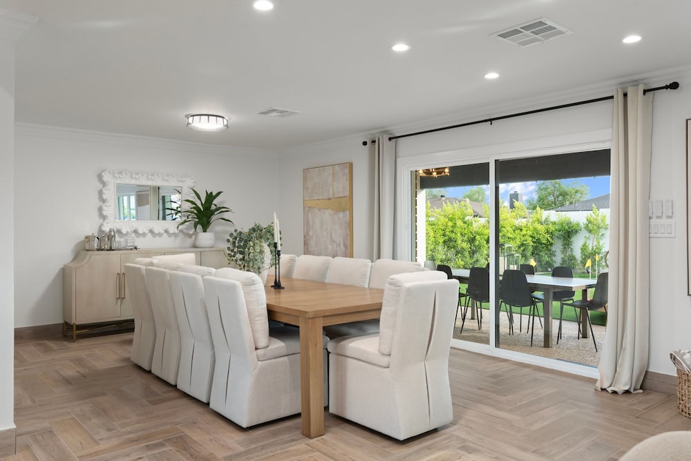 NEW The Hensley on Hubbell Designer Oasis w Pool