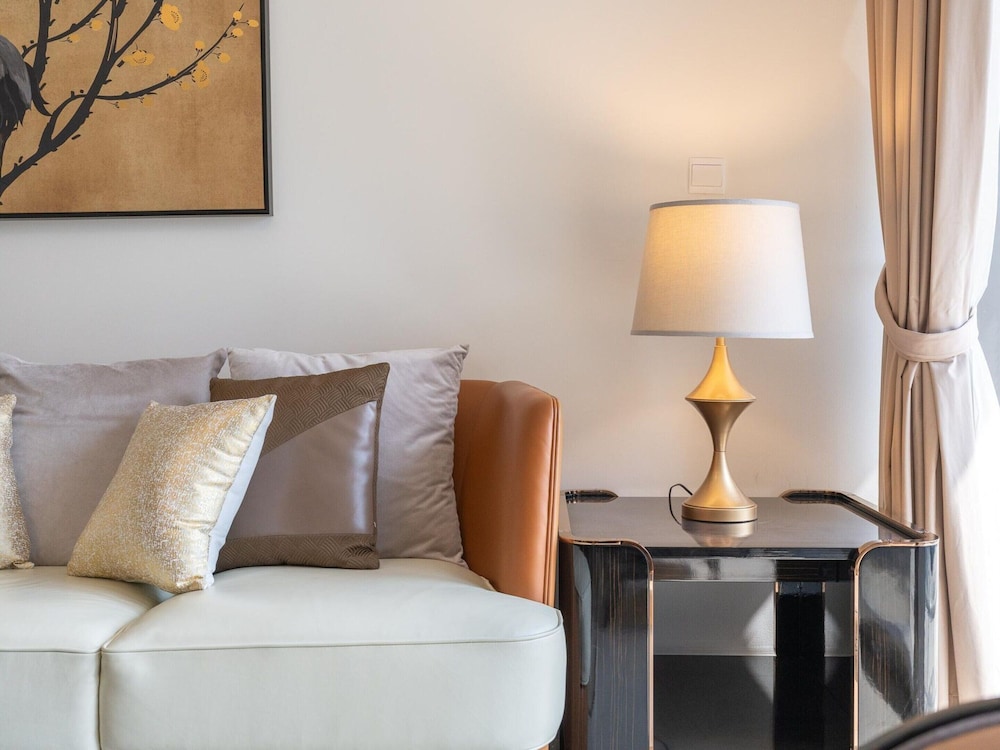 Luxurious & Stylish Apartments Across Dubai Mall - Burj Khalifa - City Views