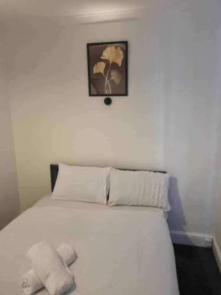 Gillingham Retreat - Spacious 4 Bedroom House
