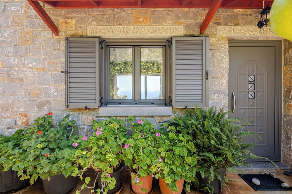 Aurora Spinalonga Garden Cottage
