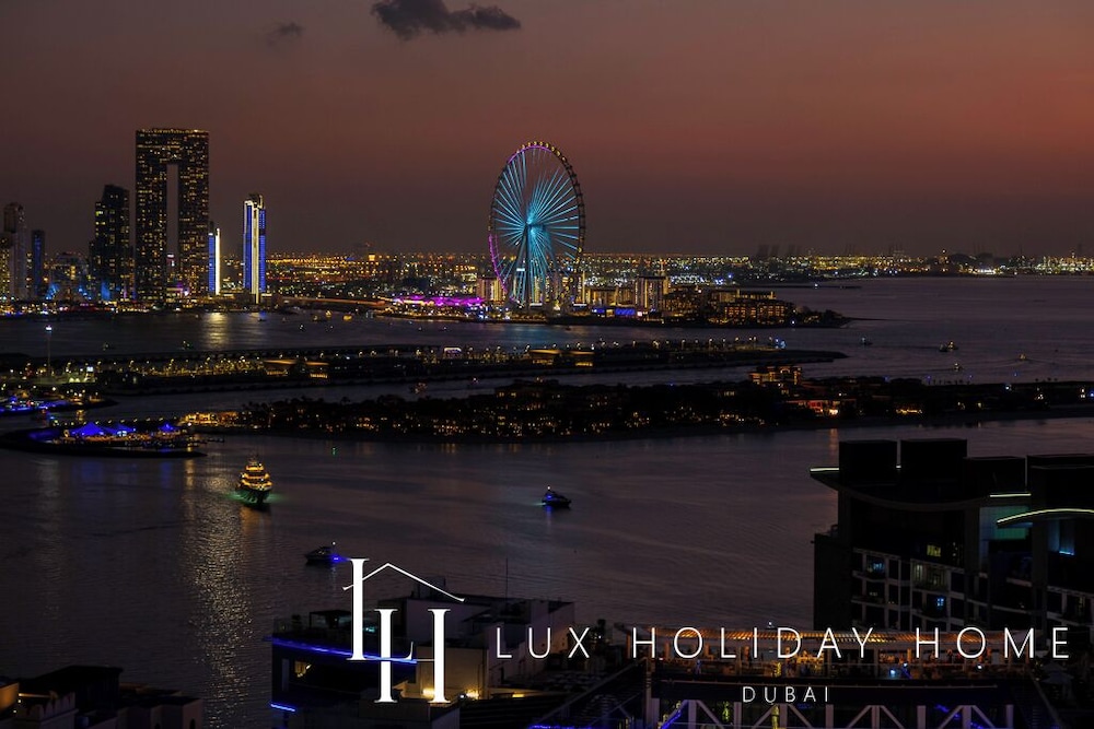 LUX Iconic Views at Palm Tower Suite 1