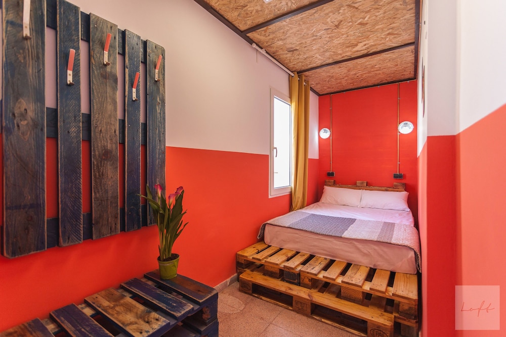 LOFT HOSTAL Group 67