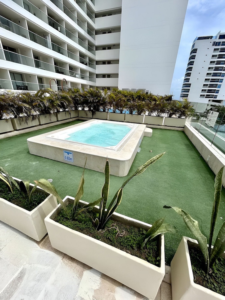 Condominio exclusivo nuevo frente al mar